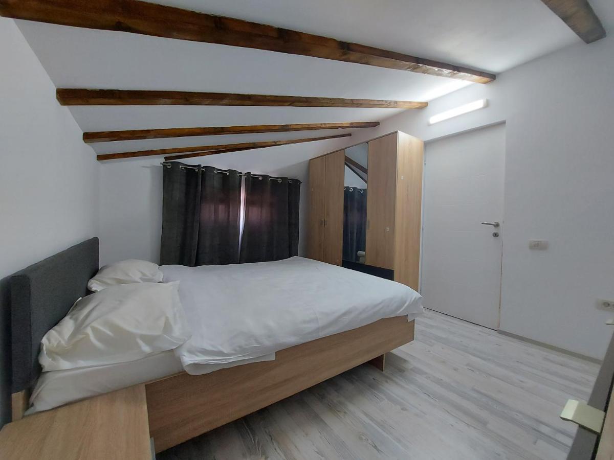 Jolie Art Apartment Braila Exterior photo