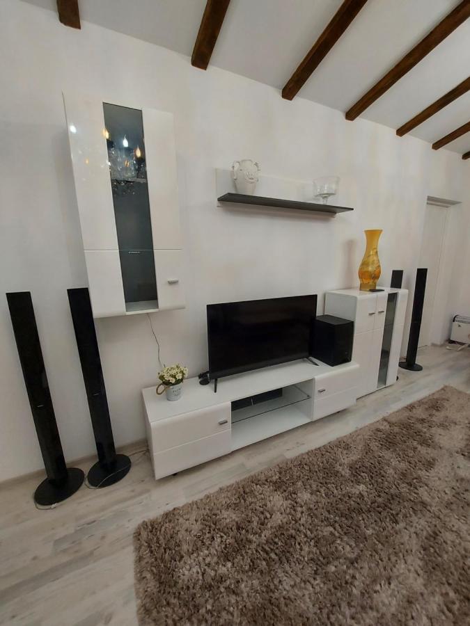 Jolie Art Apartment Braila Exterior photo