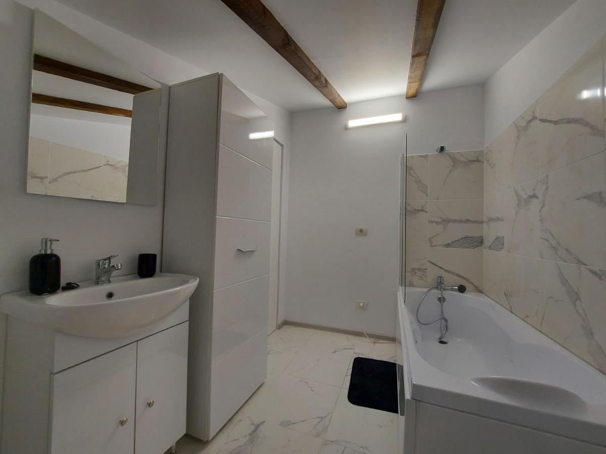Jolie Art Apartment Braila Exterior photo