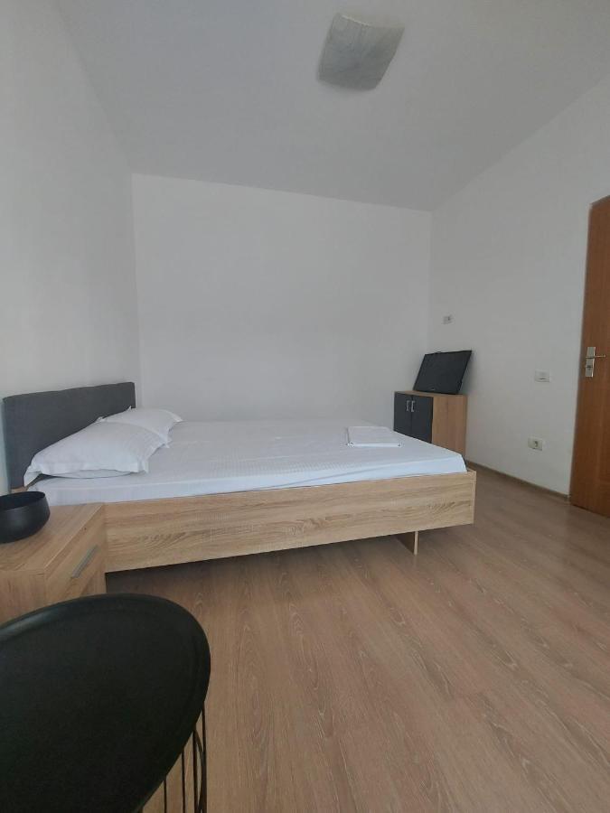 Jolie Art Apartment Braila Exterior photo